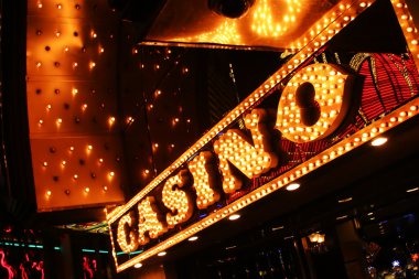 lobbytoto platform interface showing sports betting, live-dealer and esports markets