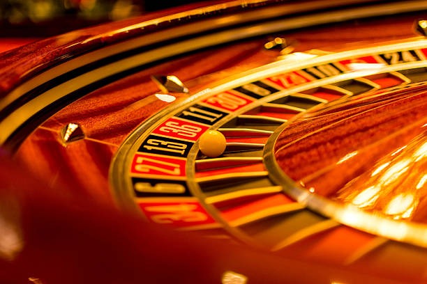 lobbytoto mobile app interface showing live-dealer tables and sportsbook markets